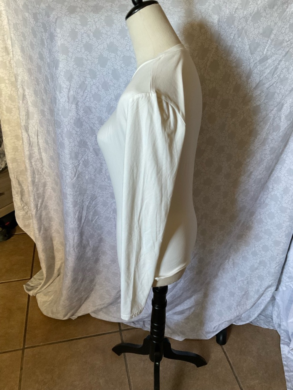 Women's Slim-Fit Long-Sleeve Crewneck Top in White - Picture 2 of 5